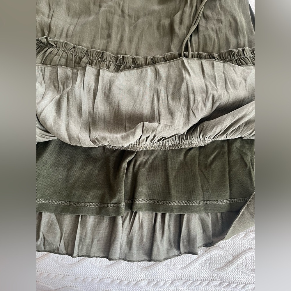 Socialite “Dusty” Olive Silky Smooth Long Sleeve Ruffle Dress Women’s Size L - Picture 6 of 16